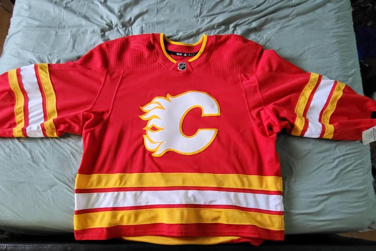 Red New Adidas Made in Canada Calgary Flames Home Game Issued Goalie cut Men's Jersey Size 58G