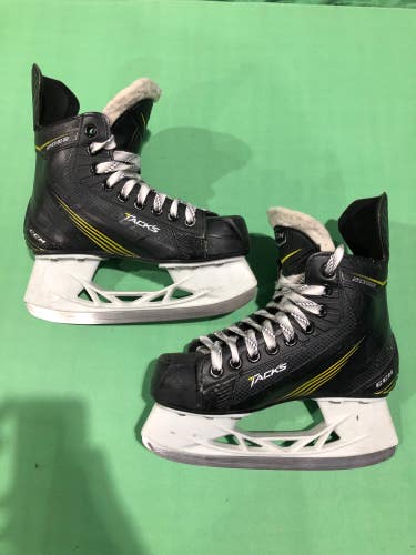 Used Junior CCM Tacks 2052 Hockey Skates (Regular) - Size: 2.0