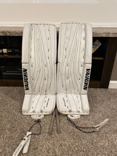 28+2 Vaughn Ventus SLR Jr Goalie Leg Pads