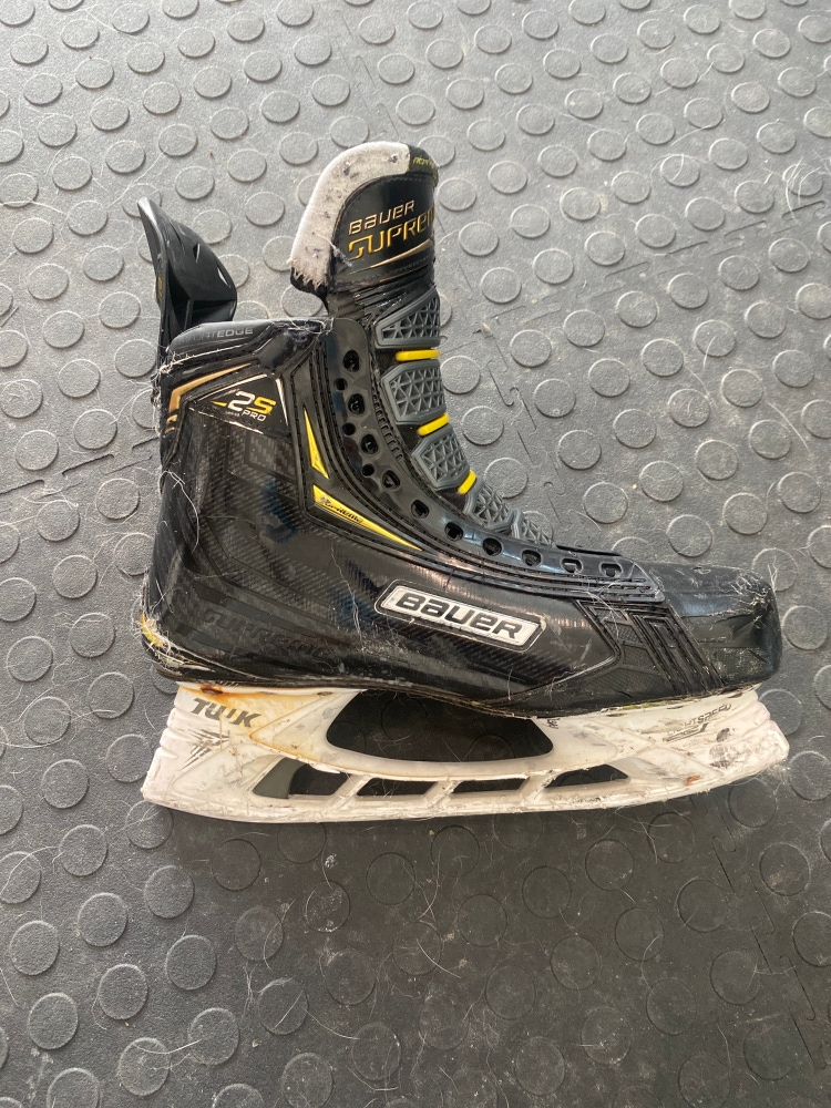 Used Bauer Regular Width Size 9 Hockey Skates