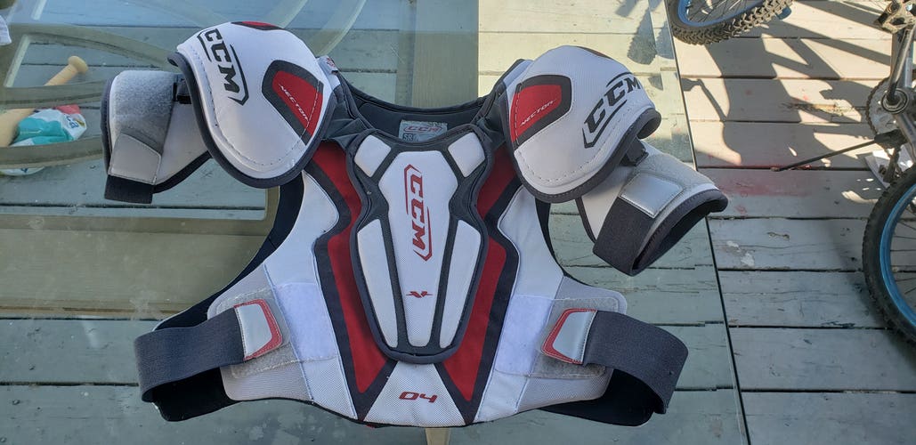 Senior XL Like New CCM Vector Shoulder Pads