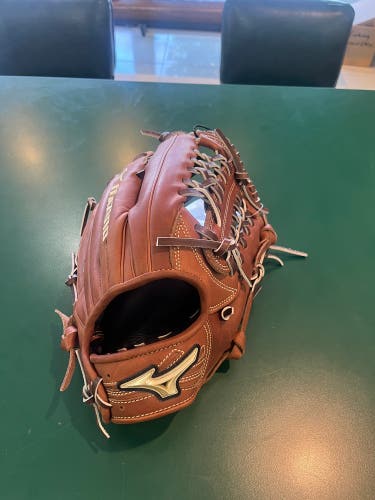 Mizuno Global Elite 12.75 Right Hand Throwing Shock Web Outfielder Glove