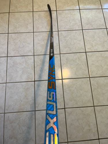 Senior Right Handed P28  Nexus Sync Hockey Stick
