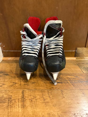 Used Bauer Regular Width Size 5 Vapor X400 Hockey Skates
