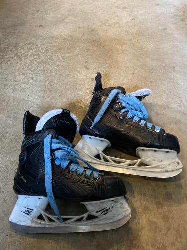 Used Reebok Wide Width Size 4 RibCor (Reebok) Hockey Skates