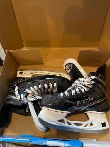Used CCM Wide Width Size 5.5 RibCor Hockey Skates