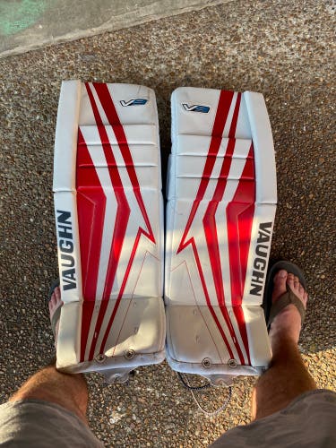 Like New Vaughn VELOCITY V9 28" + 2” Goalie Leg Pads
