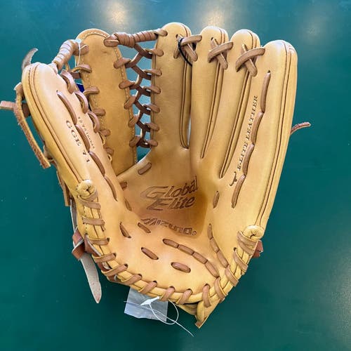 Mizuno Global Elite 12.75” Right Handed Throwing Ichiro Web Outfield Glove