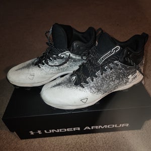 White/Black Adult Men's Used Size 9.0  Molded Under Armour Cleats