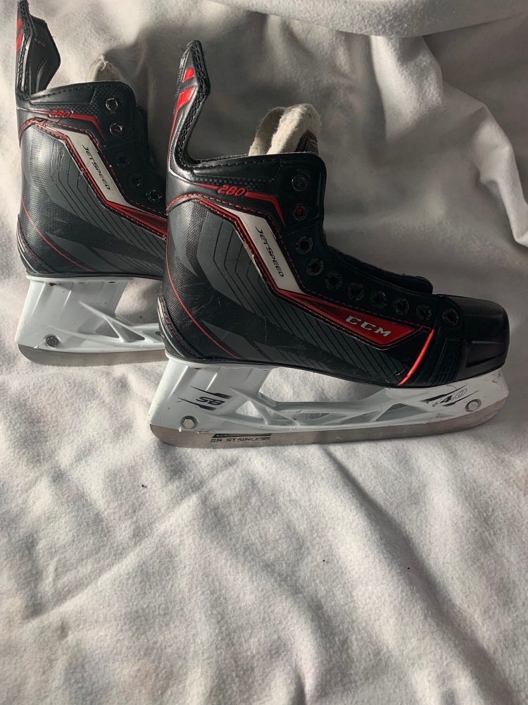 Junior CCM Size 5.5  Hockey Skates