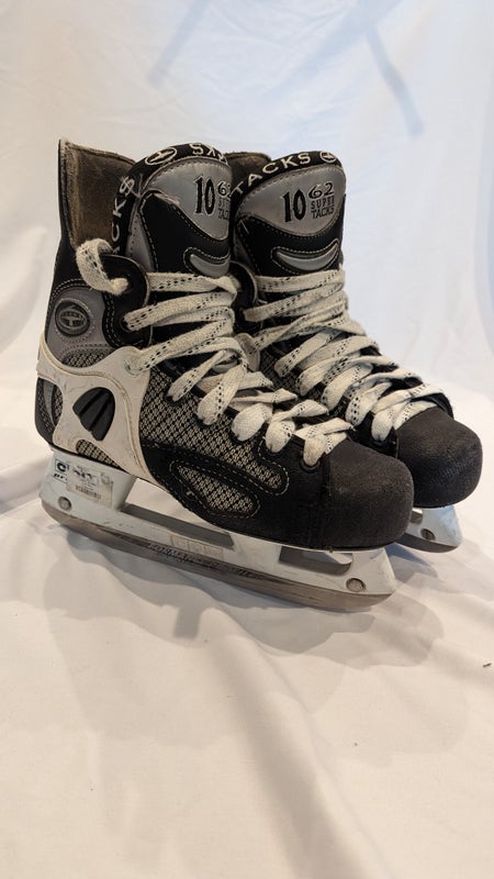 CCM Super Tacks 1062 Hockey Skates Regular Width Size 4