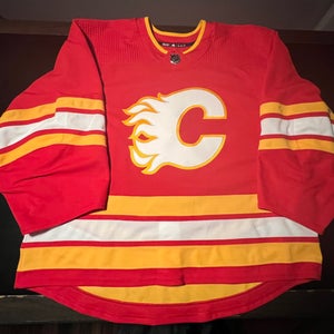 New Adidas Calgary Flames Red Home Goalie Cut Jersey Size 58G MIC Made in Canada