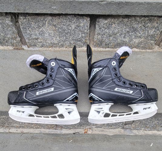Youth Used Bauer Supreme 160 Hockey Skates Regular Width Size 12