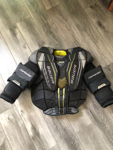 Used Small Bauer  Supreme s29 Goalie Chest Protector