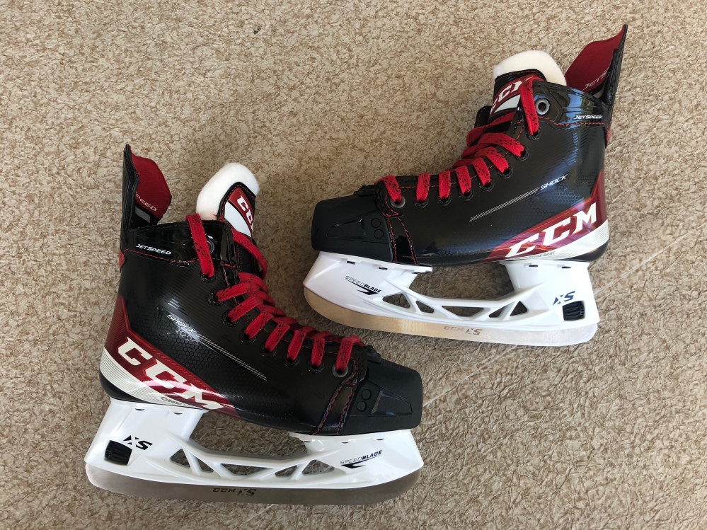 LIKE NEW Junior Used CCM JetSpeed Shock Hockey Skates Regular Width Size 3