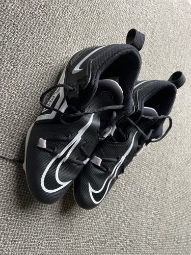 Nike Men's Alpha Menace Pro 3 Mid Football Cleats