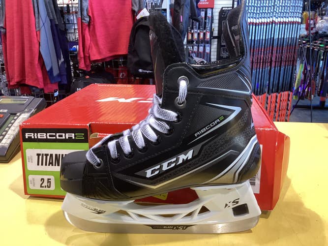 Junior New CCM RibCor Titanium Hockey Skates Regular Width Size 2.5