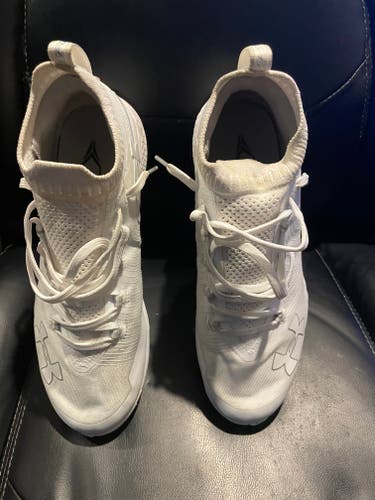 White Used Men's Size 11 Turf Cleats Under Armour Mid Top Spotlight