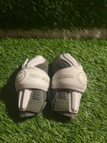 Used Medium Maverik Rome Arm Pads