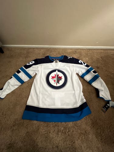 New Winnipeg Jets Away Patrik Laine Jersey In Size 50 (M)