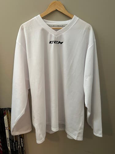 White CCM Practice Jersey & Socks Size Large