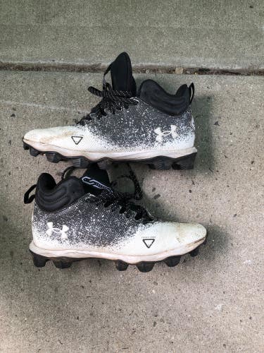 Used Men's 8.0 Molded Under Armour Baseball Cleats
