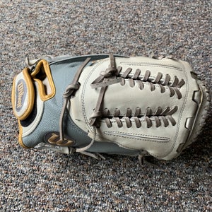 Used Wilson Right Hand Throw Catcher's A2000 Softball Glove 34"