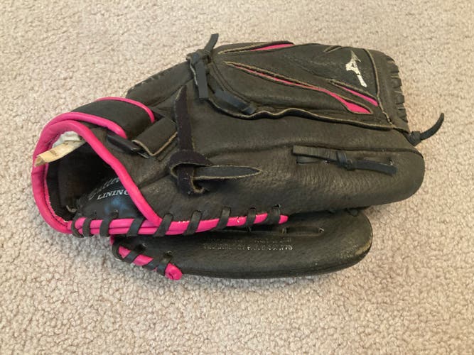 Used Right Hand Throw Mizuno Finch Softball Glove 11.5"