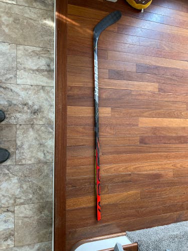 Used Right Handed P28 Vapor FlyLite Hockey Stick