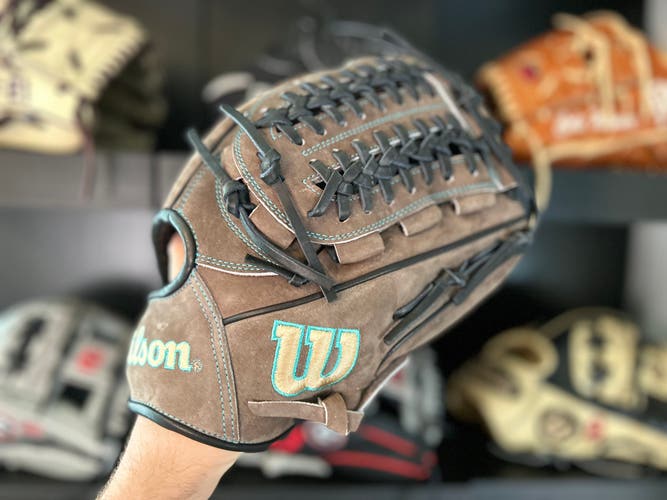 Wilson A2000 D33 GOTM 11.75”