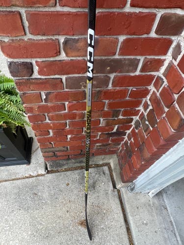 Senior Right Handed P29  Super Tacks AS-V PRO Hockey Stick