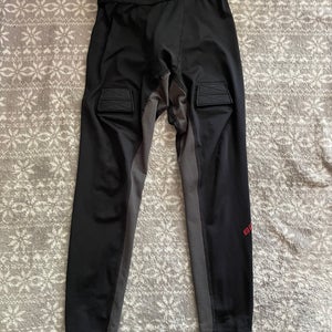 Used Bauer Compressions With Cup Youth Large