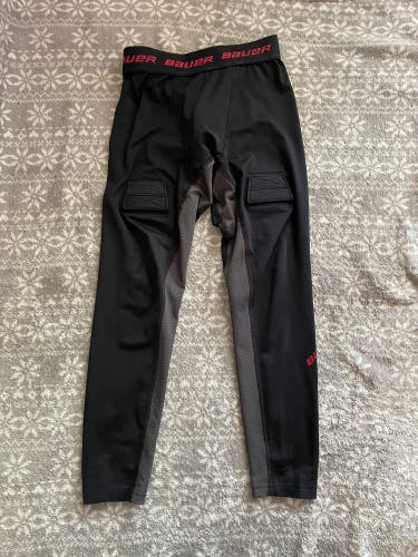Used Bauer Compressions With Cup Youth Large