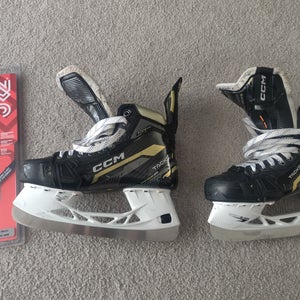 Senior Used CCM Tacks ASV Pro Hockey Skates Wide Width Size 7