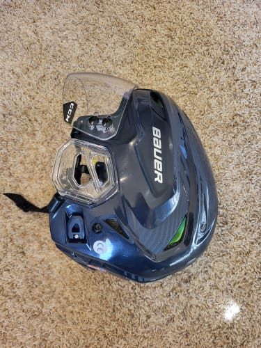 Used Medium Bauer Hyperlite Helmet **USED ONCE**