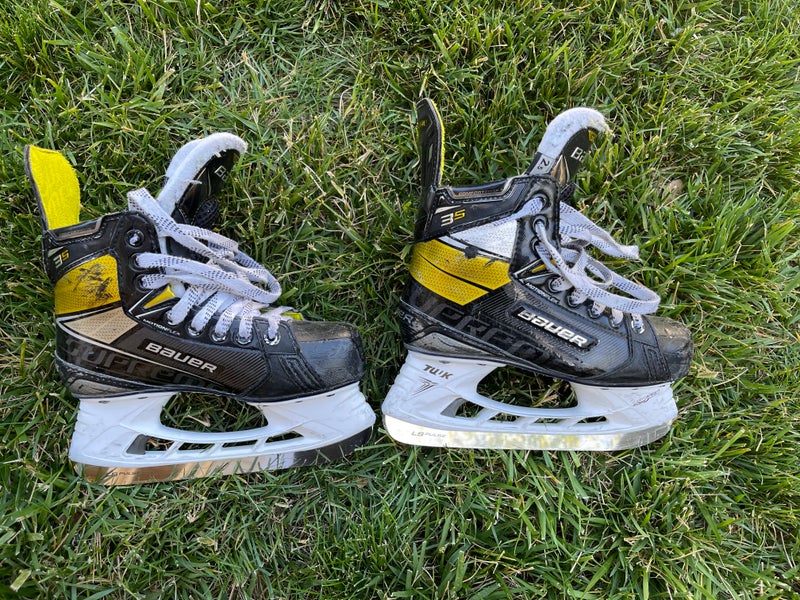 Youth Used Bauer Supreme 3S Hockey Skates Regular Width Size 2.5