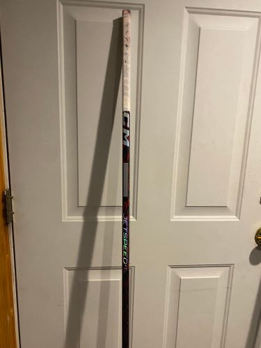 Senior Right Handed P28 JetSpeed FT5 Pro Hockey Stick