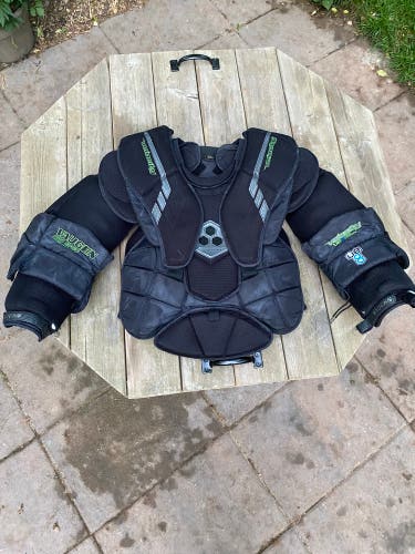 Used Medium Vaughn VE8 Pro Carbon Goalie Chest Protector