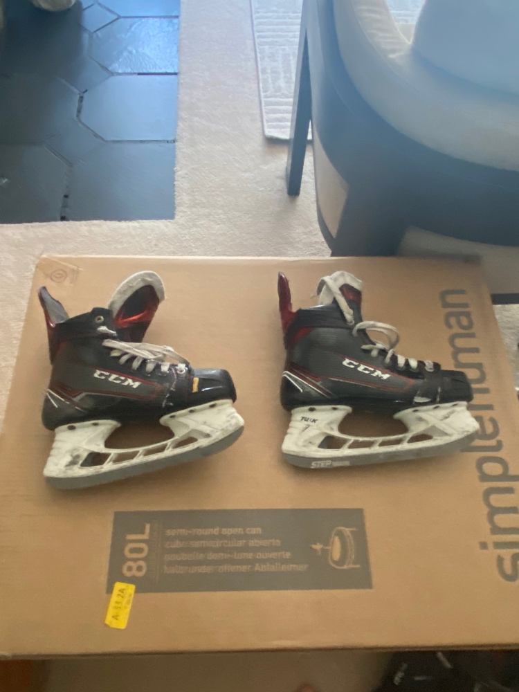 Used CCM Regular Width Size 4.5 JetSpeed FT1 Hockey Skates