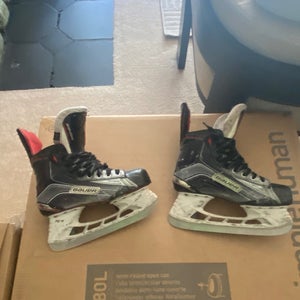 Used Bauer Regular Width Size 6.5 Vapor X900 Hockey Skates