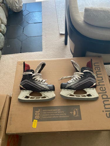Used Bauer Size 5.5 Vapor xshift Hockey Skates