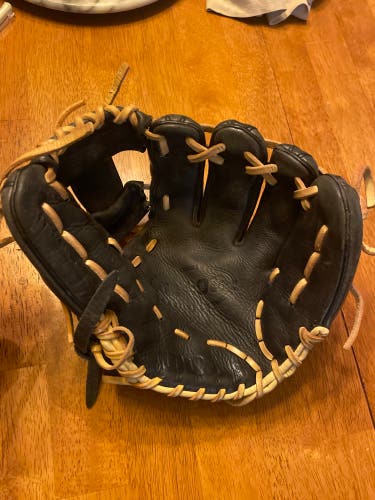 A1000 infield glove