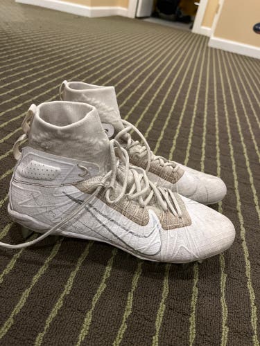 White Used Size 11.5 (Women's 12.5) Nike