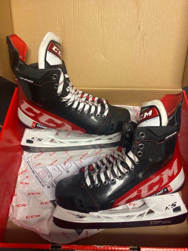 New CCM Regular Width  Size 10 JetSpeed FT4 Pro Hockey Skates