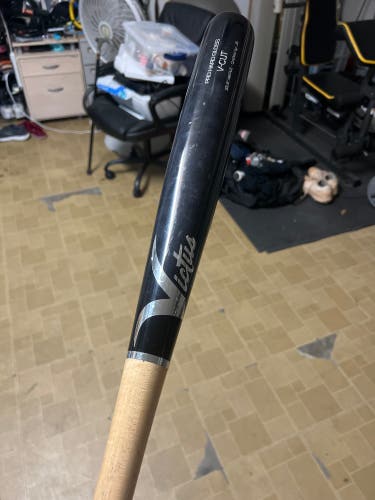 Used Victus (-3) 30.5 oz 33.5" Bat