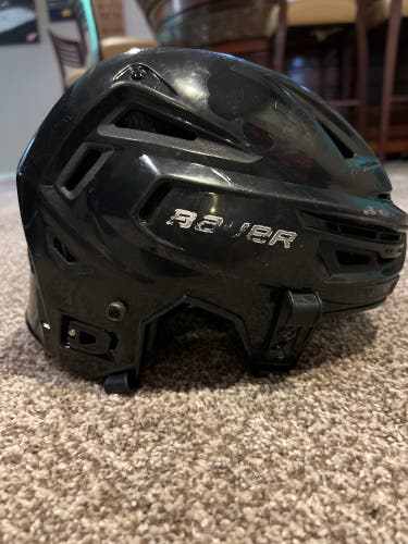 Used Medium Bauer Re-Akt 150 Helmet