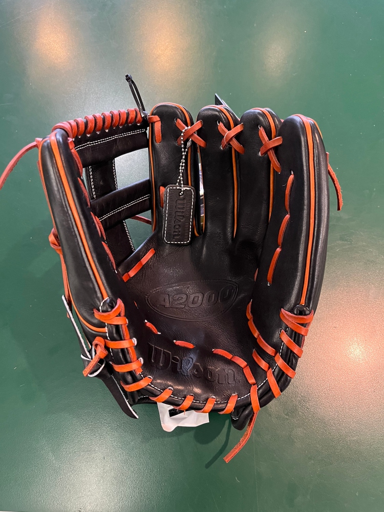 New Wilson A2000 Right Hand Throw Infielder 11.5” Infielder Glove