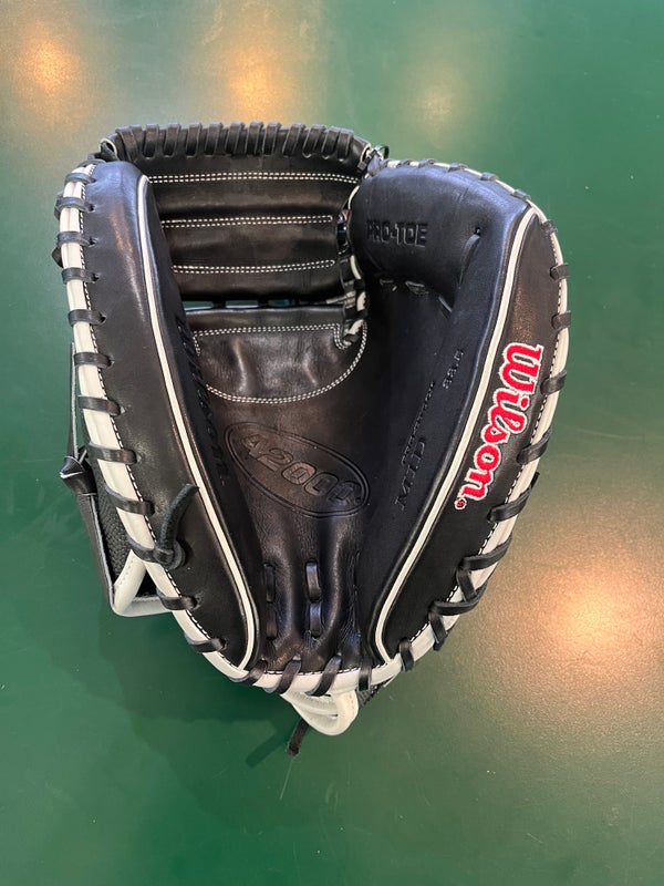 New Wilson A2000 Super Skin 33.5” Catchers Glove