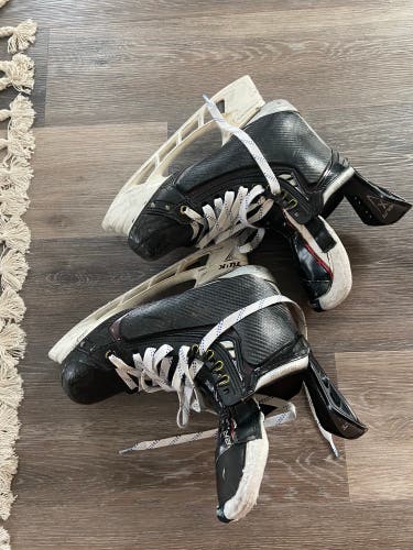 Used Bauer Size 9 Vapor Hyperlite Hockey Skates