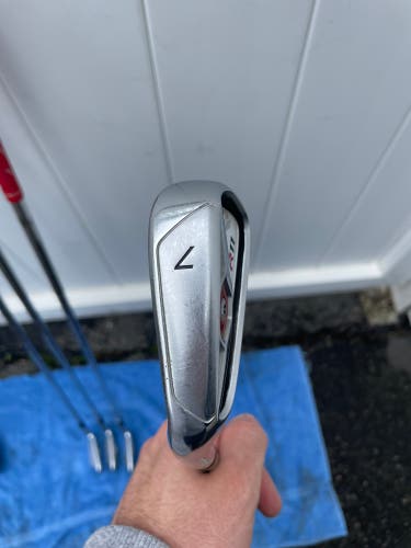 Men's 7 Iron Regular Flex Steel Shaft R11 With Red Grips